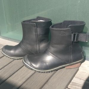 Sorel slim boot pull on black